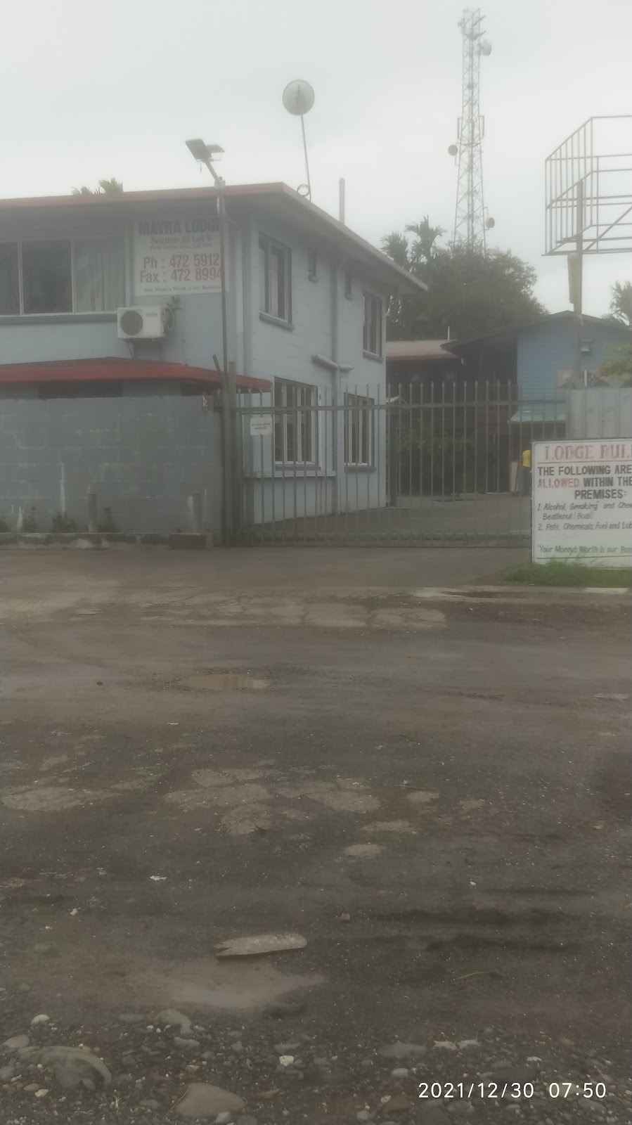 Approach to Mavra Lodge from Parer Street